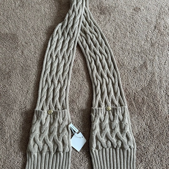Calvin Klein Cable Knit Pocket Scarf - Picture 4 of 4